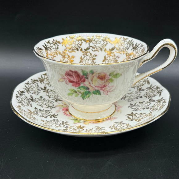 Royal Albert Roses Gold Lace Tea Cup Saucer Set Bone China England - Picture 2 of 5